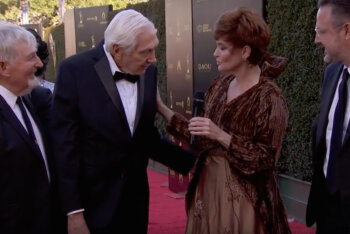 Carolyn Hennesy wears Ivey Abitz on the Emmys red carpet whilst interviewing Sid Krofft, Marty Krofft, and David Arquette