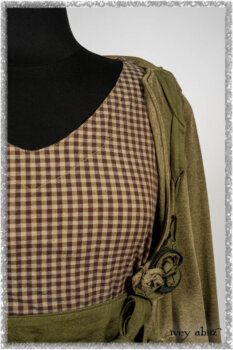 Saint Ans Jacket in Woodlawn Melange Knit; Porte Cochere Sash in Seagrass Crushed Cotton; Gabled Frock in Plum Tree and Woodlawn Check Cotton. Ivey Abitz bespoke clothing.