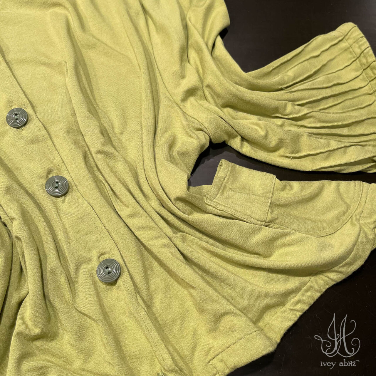 Lydia Jacket has so many intricate details. It is a heartswelling delight for the artist in you.