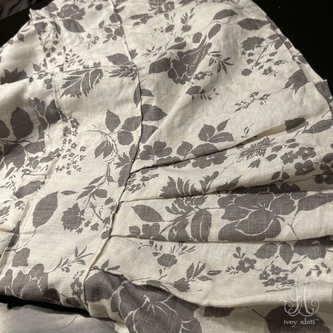 Resplendent pleating. So easy to wear. Delightful and not overpowering.