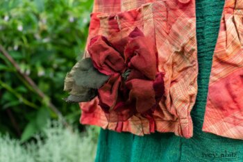 Gabled Duster Coat in Sunnyside Washed Plaid; Campanella Frock in Gracious Green Washed Crinkled Linen; Idyll Brooch in Rose Garden Silk Weaves. Ivey Abitz at Boscobel House and Gardens