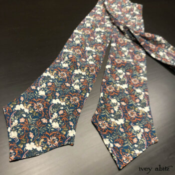 Baedeker Sash in Independence Floral Vine Weave.