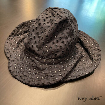 Hapgood Hat in Noir Embroidered Circle Linen.