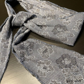 Bonheur Sash in our Seascape Floral Linen aims to please and will be the perfect accoutrement for you.