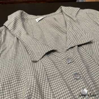 Vanetten Duster Coat detail is cheerful and so very relevant for everyday life.