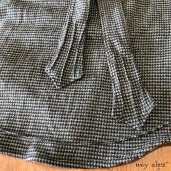 Back detail of the Camille Frock in houndstooth.