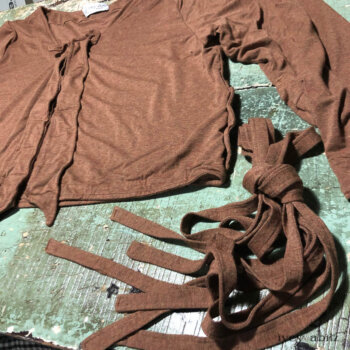 Chevallier Cardigan with its ties that can go around the waist and sleeves to change the look and fit in an instant.