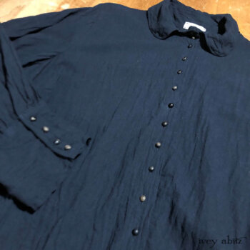 Truitt Shirt in a cotton gauze. A great all season layering piece.