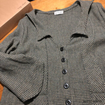 Vanetten Duter Coat in a smart houndstooth. Adorned with vintage Italian buttons.