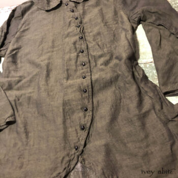 Arthur Hill Shirt in an all-time favourite cotton voile. Adorned with antique wooden composition buttons from the early 1900s.